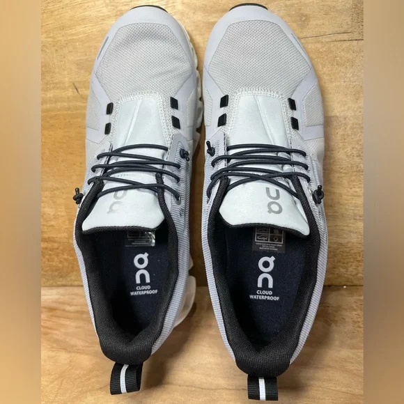 NEW On Cloud 5 WATERPROOF REFLECTIVE Womens Size 9 Running Shoes Sneakers Gray - Picture 10 of 14